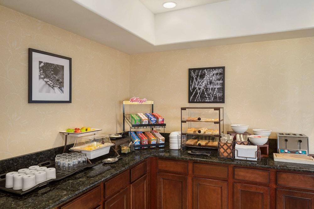 Country Inn & Suites By Radisson, Bloomington-Normal Airport, Il Ngoại thất bức ảnh